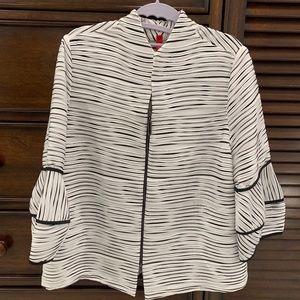 Beautiful black and white zip front IC jacket/cardigan with layered sleeves.
